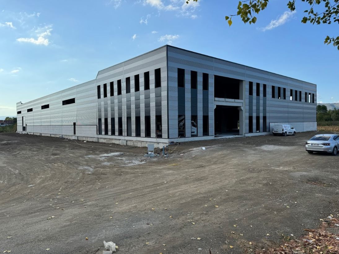 Mit unserer neuen Produktionsstätte, die in Kürze in Düzce Çilimli in Betrieb genommen wird, stärken wir unsere Leistungsfähigkeit.