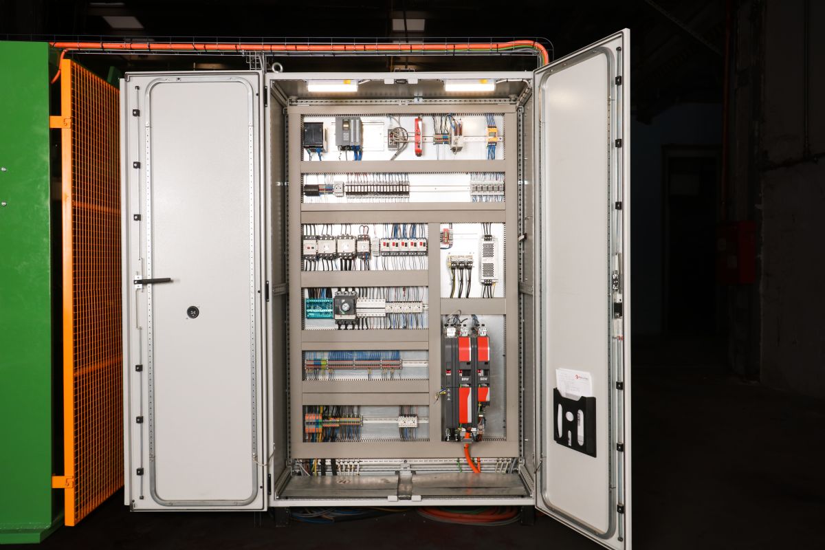 Automotive Scissor Eye Folding Machine