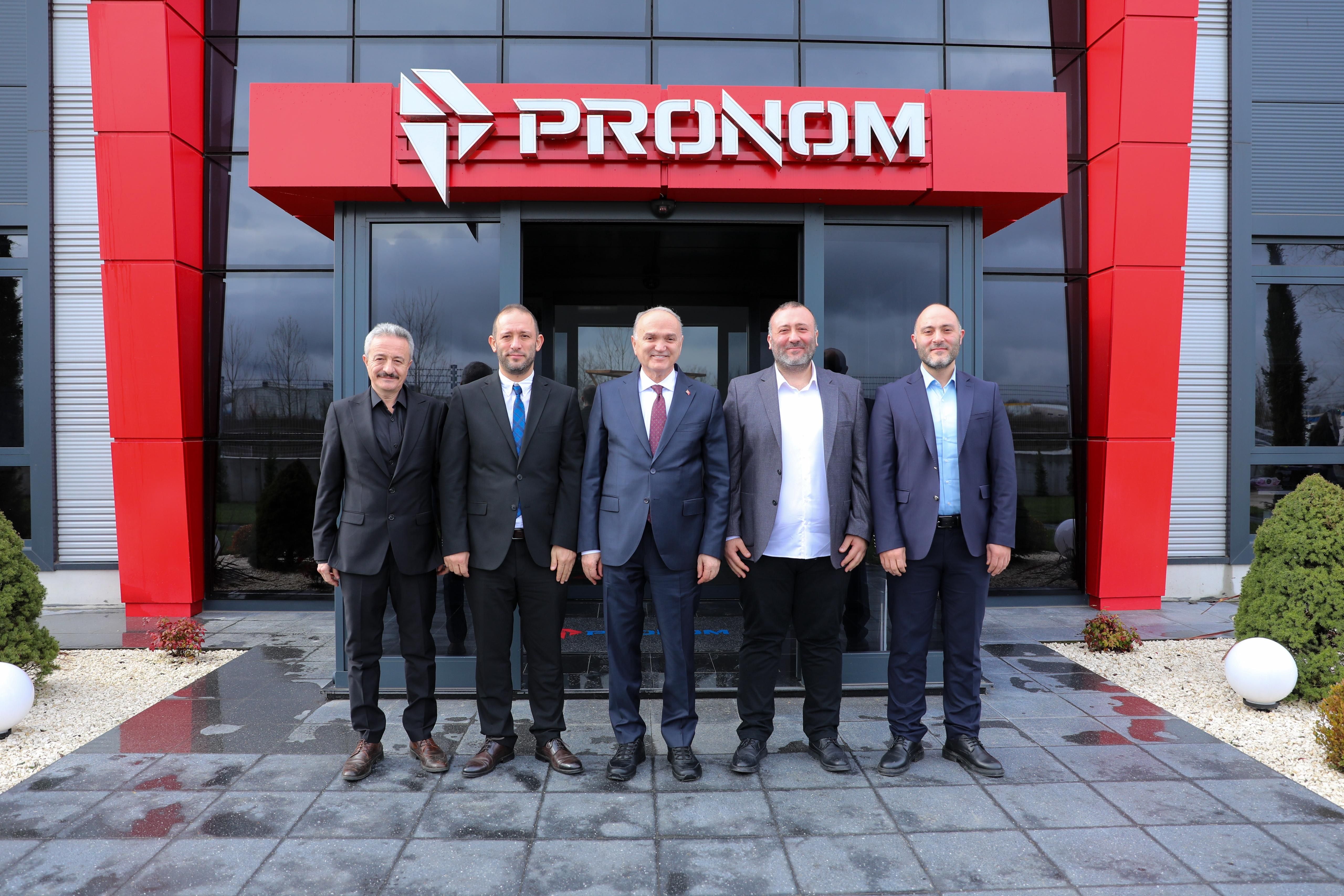 Dr. Faruk Özlü besuchte unsere Fabrik.